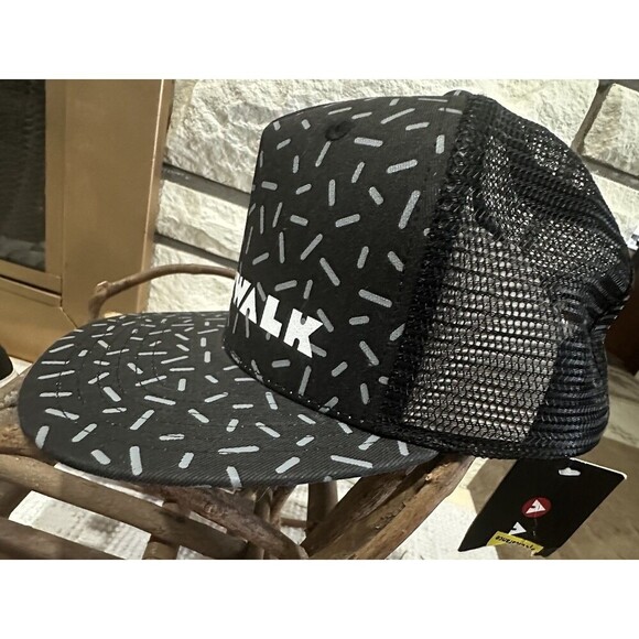 Airwalk Flat Bill Snap Back Trucker Baseball Hat Black Logo NWT - Picture 2 of 5